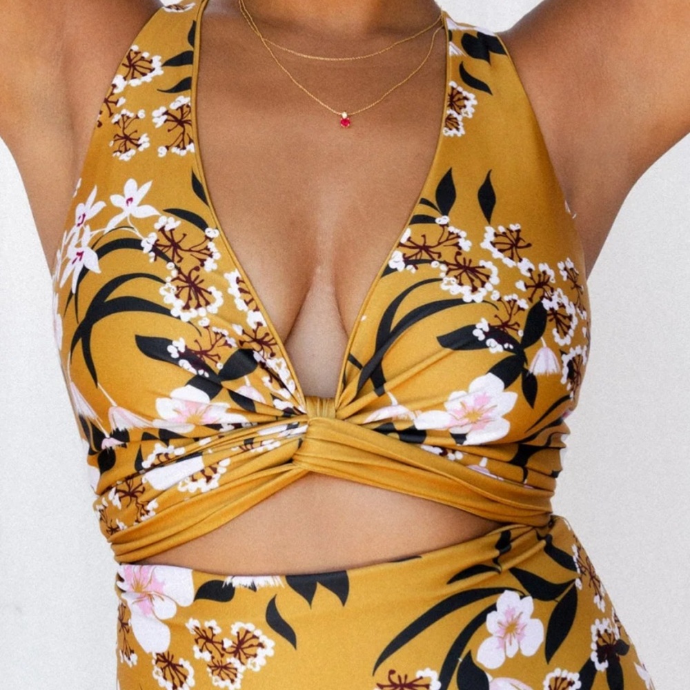 NWT Baiia size 10US/14AU Mustard Yellow Floral Mimosa Reversible Bikini Top